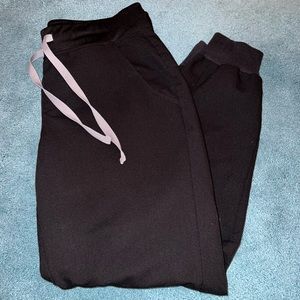 FIGS Women’s Black Zamora Petite Jogger Scrub Pants Small